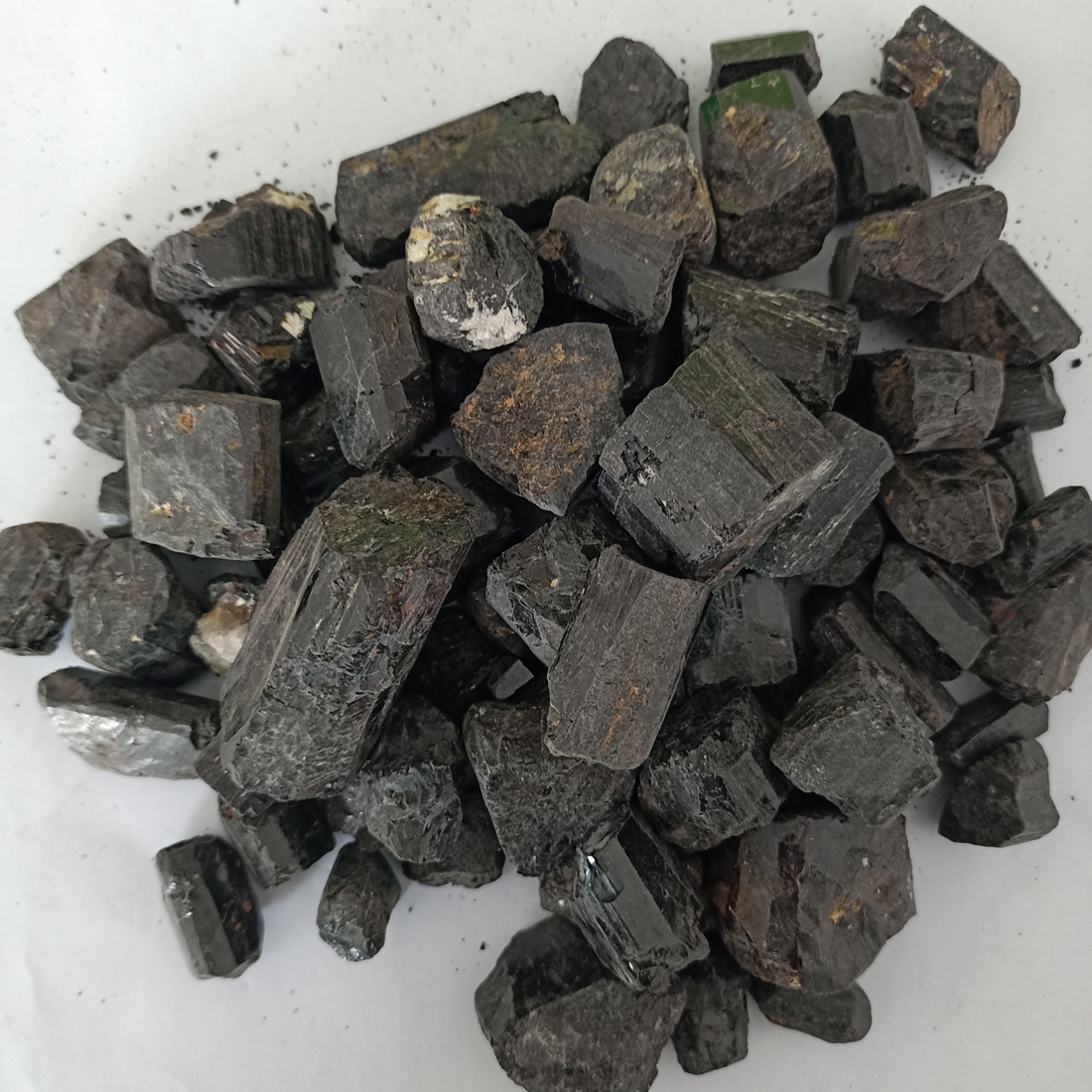 單晶體電氣石原礦，晶體電氣石